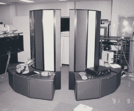 A titre d'exemple : le CRAY X-MP/22 Supercomputer, utilisé entre 1986 et1992 au Laboratoire de Biologie mathématiques du NIH Courtesy of the Office of History, National Institutes of Health